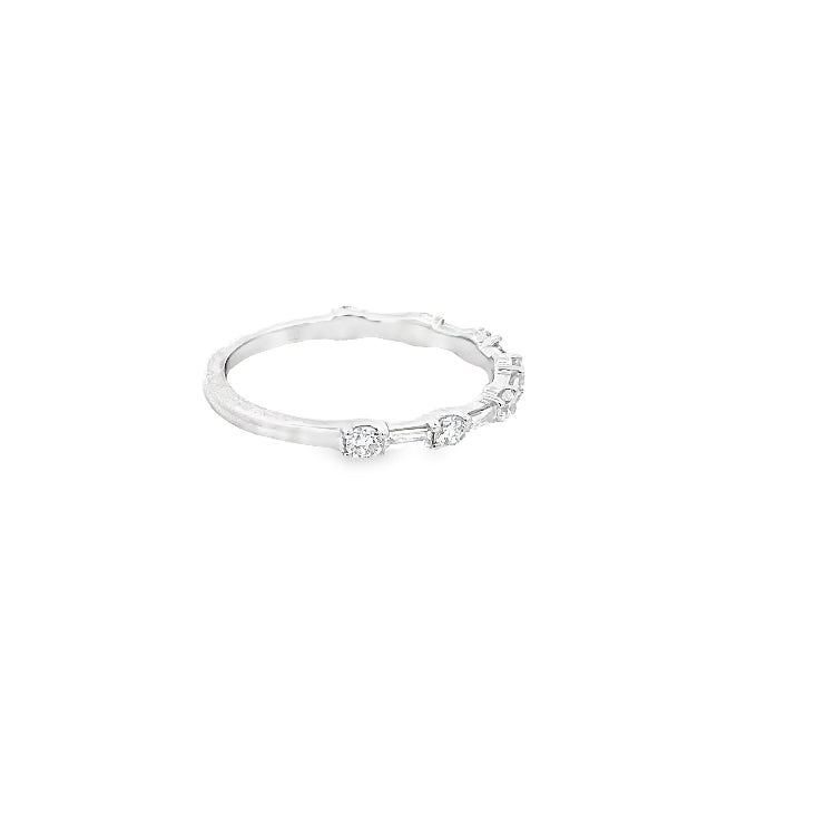 LAB GROWN ROUND &amp; BAGUETTE DIAMONDS 1/2CTW PRONG SET BAND