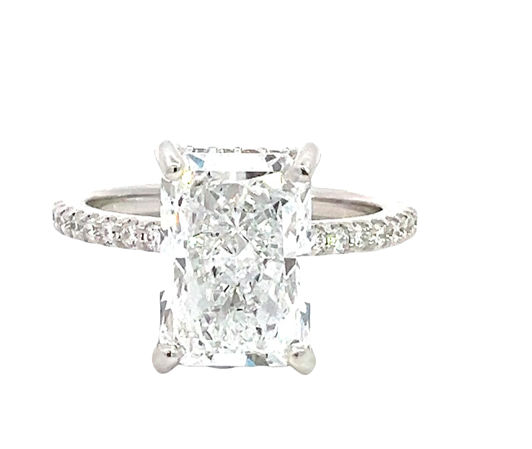 LAB GROWN RADIANT AND ROUND DIAMONDS 4.44ctw PRONG SET RING