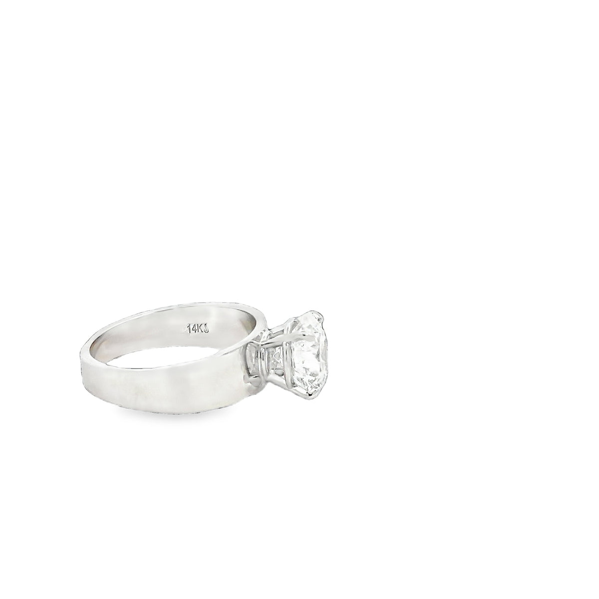 LAB GROWN ROUND DIAMOND 2.24ct  TAPERED SOLITAIRE ENGAGEMENT RING