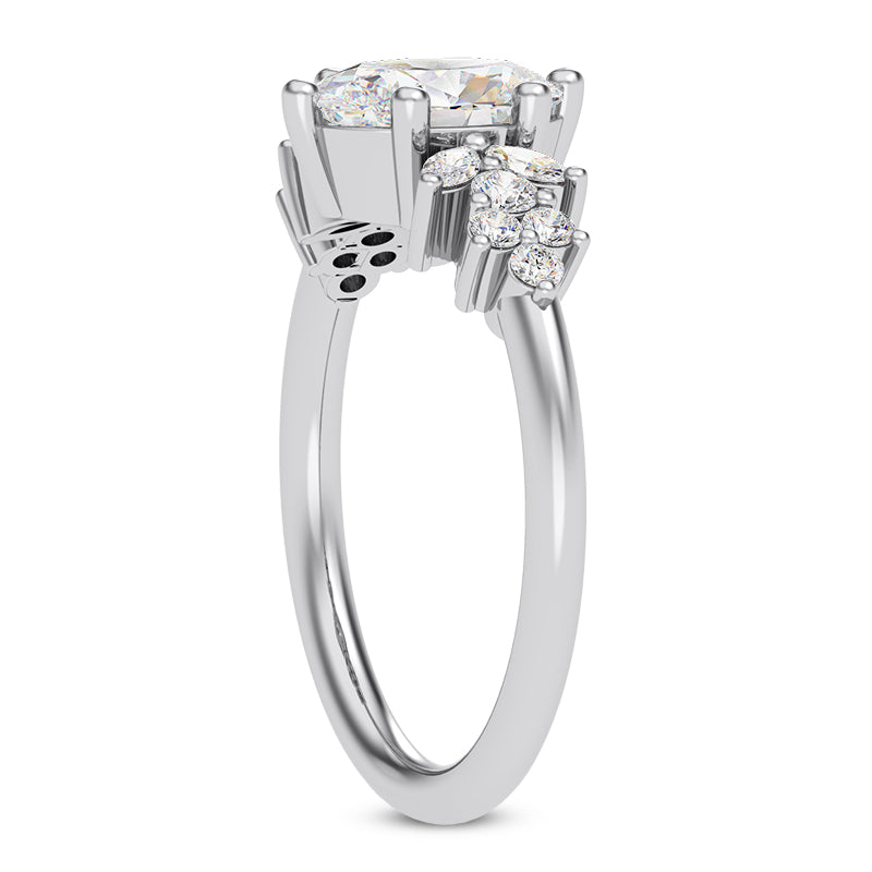 OVAL CENTER WITH A BOLD REFINED STYLE RING