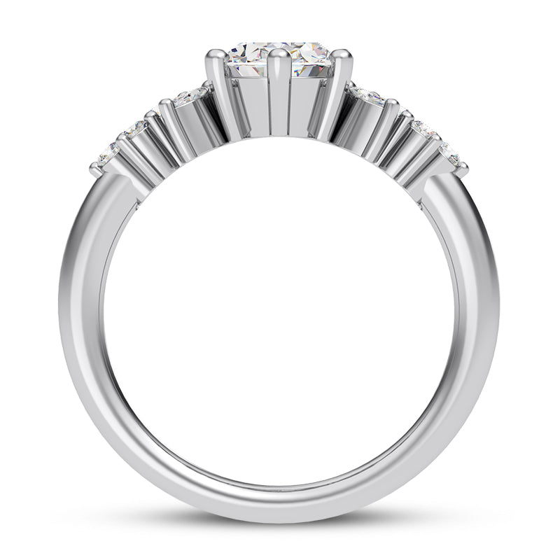 OVAL CENTER WITH A BOLD REFINED STYLE RING