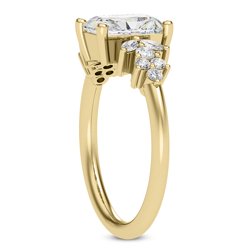 RADIANT CENTER WITH A BOLD REFINED STYLE RING