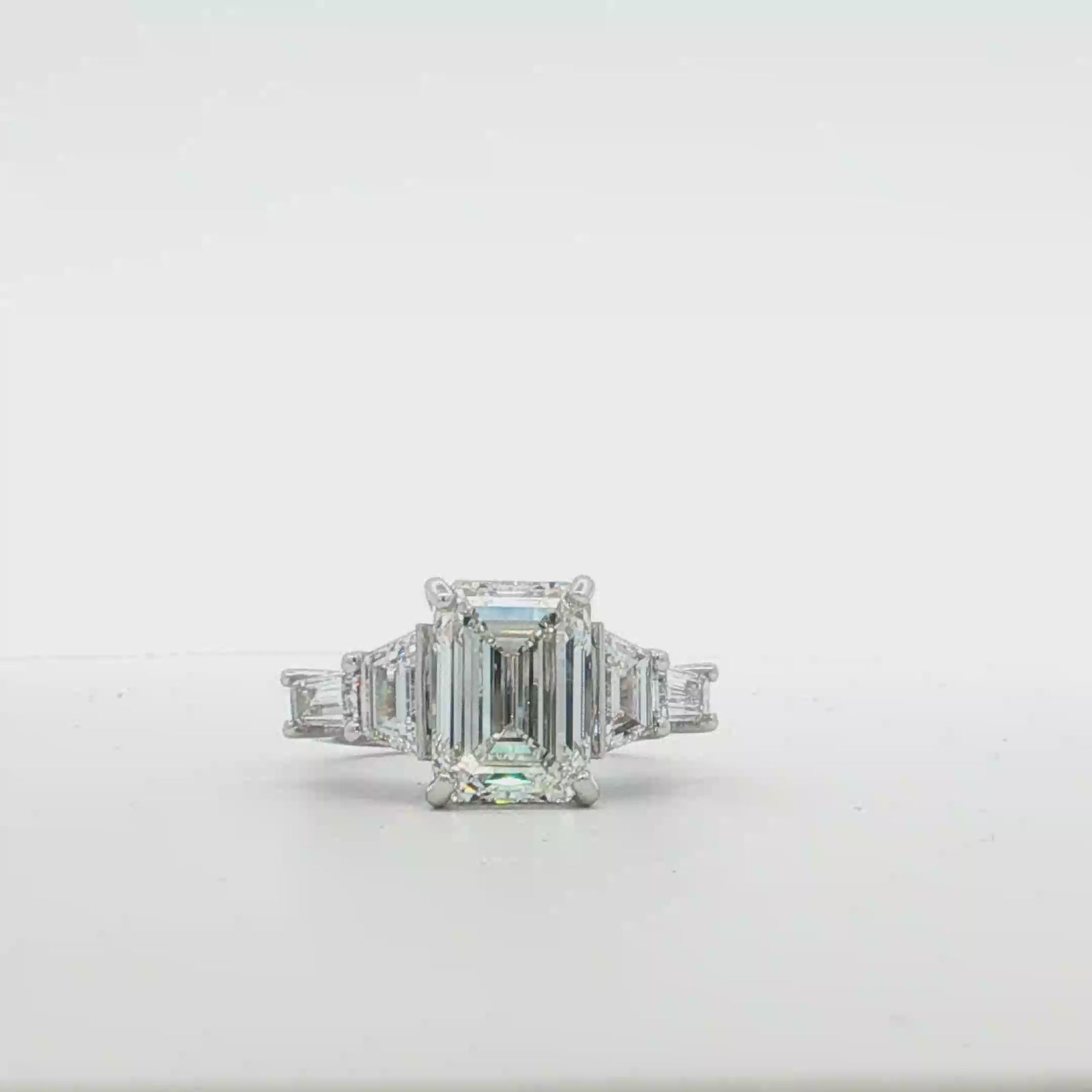 LAB GROWN DIAMOND ENGAGEMENT RINGS
